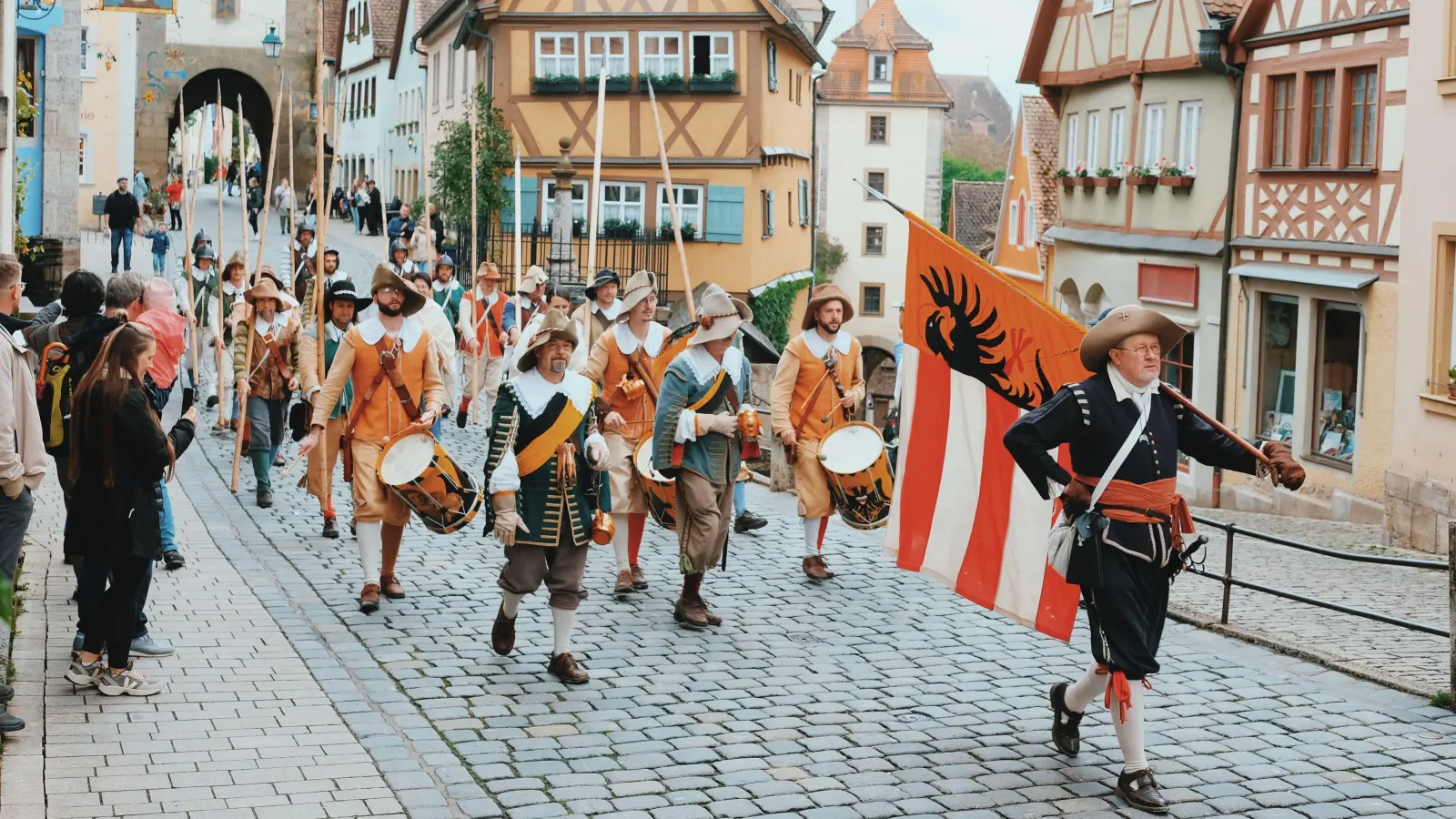 Der Heereszug durch Rothenburg muss in diesem Jahr zu den Pfingstfestspielen eine andere Route nehmen. (Archivbild: Uwe Scholz)