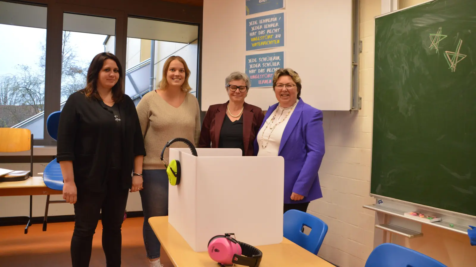 Ein Teil des Uehlfelder Inklusionsteams der Veit-vom-Berg-Schule (von links): Schulsozialpädagogin Christina Oehl, Lehrerin Daniela Schmidt, Konrektorin Corinna Fischer und Rektorin Silke Schür. (Foto: Johannes Zimmermann)