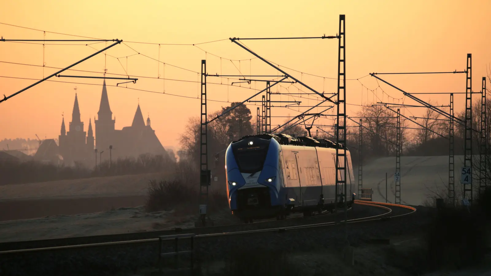 Bauarbeiten auf der Bahnlinie zwischen Ansbach und Würzburg sorgen ab 14. Juli für vereinzelte Ausfälle von Arverio-Zügen.  (Foto: Johannes Hirschlach)