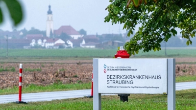 Vier Männer sind am 17. August im niederbayerischen Straubing aus einer geschlossenen Klinik entflohen - nun sind alle wieder festgenommen worden. (Archivbild) (Foto: Armin Weigel/dpa)