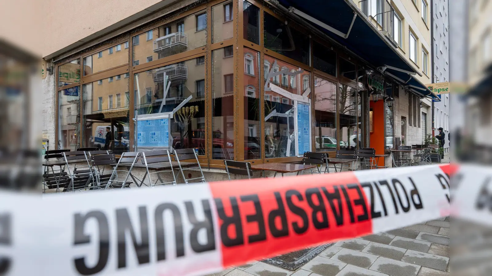 Das Gelände um das Restaurant war nach dem Anschlag abgesperrt. (Archivbild) (Foto: Peter Kneffel/dpa)