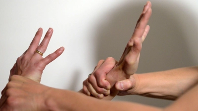 Weltweit ist fast jede dritte Frau betroffen. (Symbolbild) (Foto: Maurizio Gambarini/dpa)