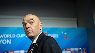 FIFA-Präsident Gianni Infantino sieht sich nach seinen Aussagen bei der Parlamentarischen Versammlung des Europarats Kritik ausgesetzt. (Foto: Sebastian Gollnow/dpa)