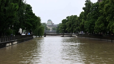 An der Isar gibt es Hochwasser. (Symbolbild) (Foto: Felix Hörhager/dpa)