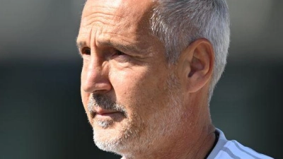 Eintracht-Trainer Adi Hütter hat die Kapitänsfrage offen gelassen. (Foto: Florian Wiegand/dpa)
