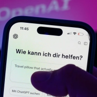 Wer ChatGPT kostenlos nutzt, kann seit dem 24. August 2026 kontextbezogene Werbung erhalten. (Foto: Hendrik Schmidt/dpa/dpa-tmn)