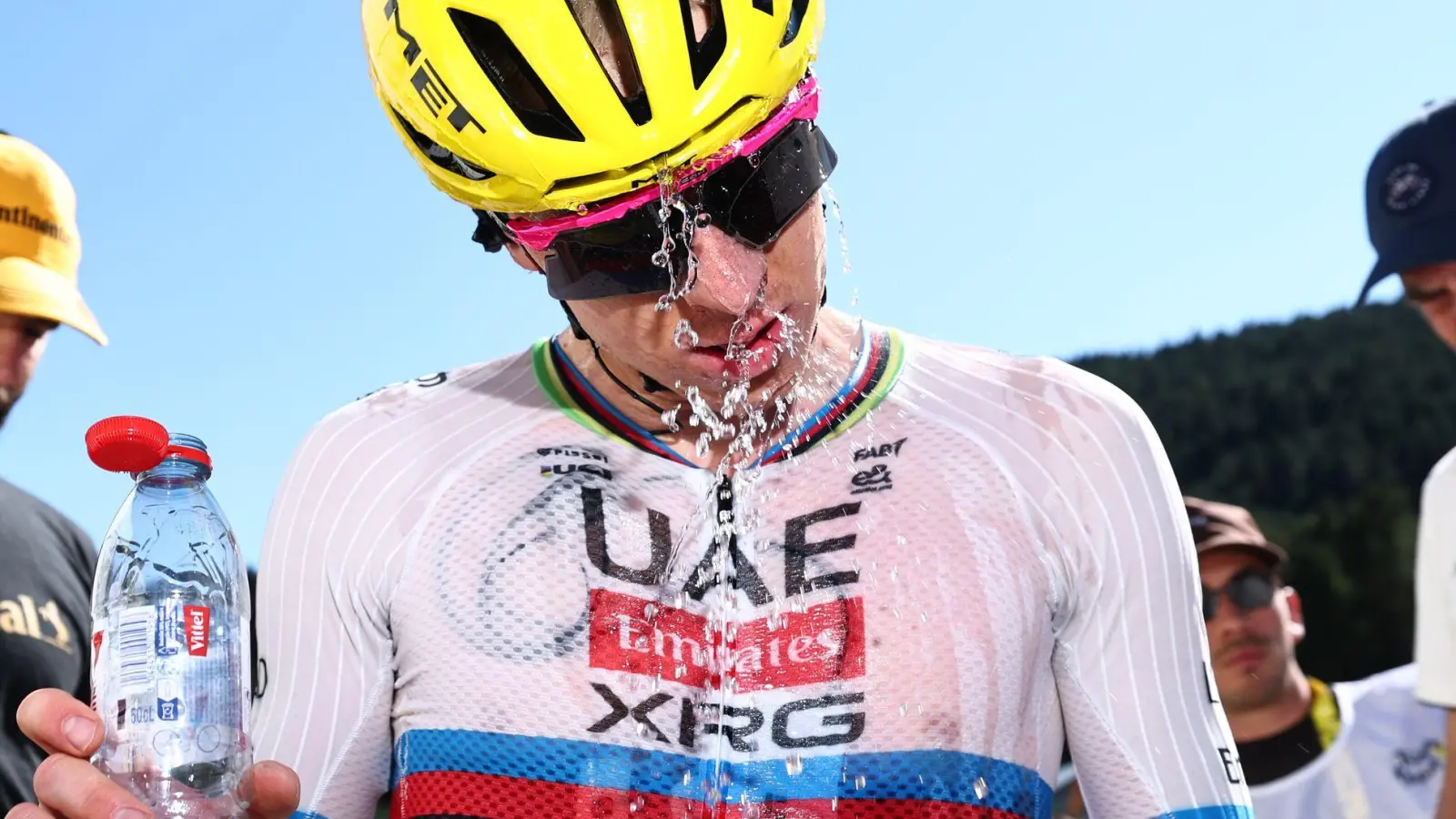 Seit Beginn der Tour sind die Temperaturen extrem. (Archivbild) (Foto: Anne-Christine Poujoulat/AFP via AP/dpa)