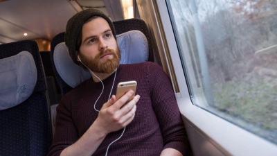 Fahrten, Buchung, Abrechnung: Wer digitale Helfer nutzt, spart auf Dienstreisen oft Zeit und Nerven. (Foto: Christin Klose/dpa-tmn)