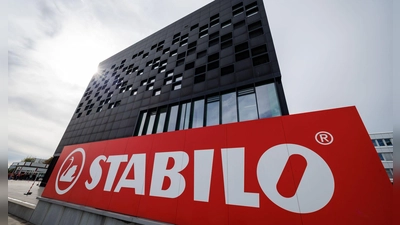 Die Schreibwarenmarke ist vor allem für seine Textmarker und Fineliner bekannt. (Archivbild) (Foto: Daniel Karmann/dpa)