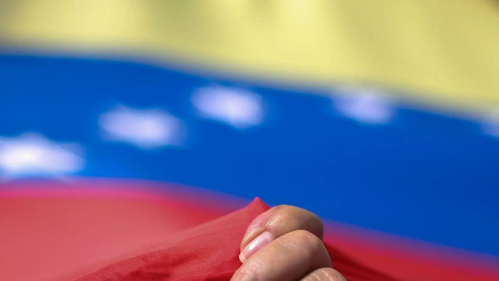 Die Polizei äußert sich zu dem Verlauf der Versammlungen. (Symbolbild) (Foto: Boris Vergara/dpa)