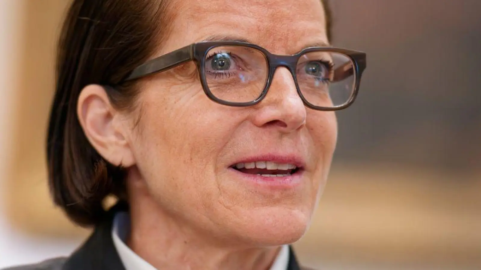 Caroline von Kretschmann, geschäftsführende Gesellschafterin des Hotels „Europäischer Hof Heidelberg“, ist ein Tiktok-Star - ihre Videos werden zum Teil millionenfach geklickt. (Foto: Uwe Anspach/dpa)