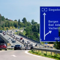 Der betroffene Abschnitt der A8 ist nur vierspurig und meist ohne Seitenstreifen. (Foto: Uwe Lein/dpa)
