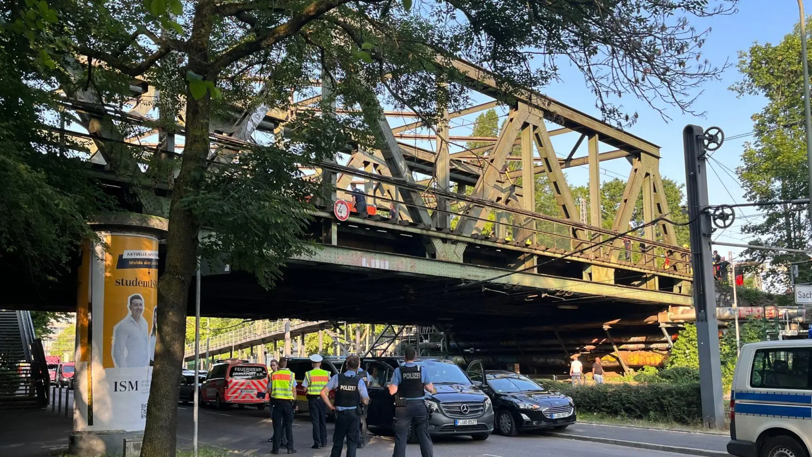 Ein Polizeieinsatz unweit des Frankfurter Hauptbahnhofs führte am Montag zu zahlreichen Zugausfällen sowohl im Nah- als auch im Fernverkehr. (Foto: -/5VISION.NEWS /dpa)