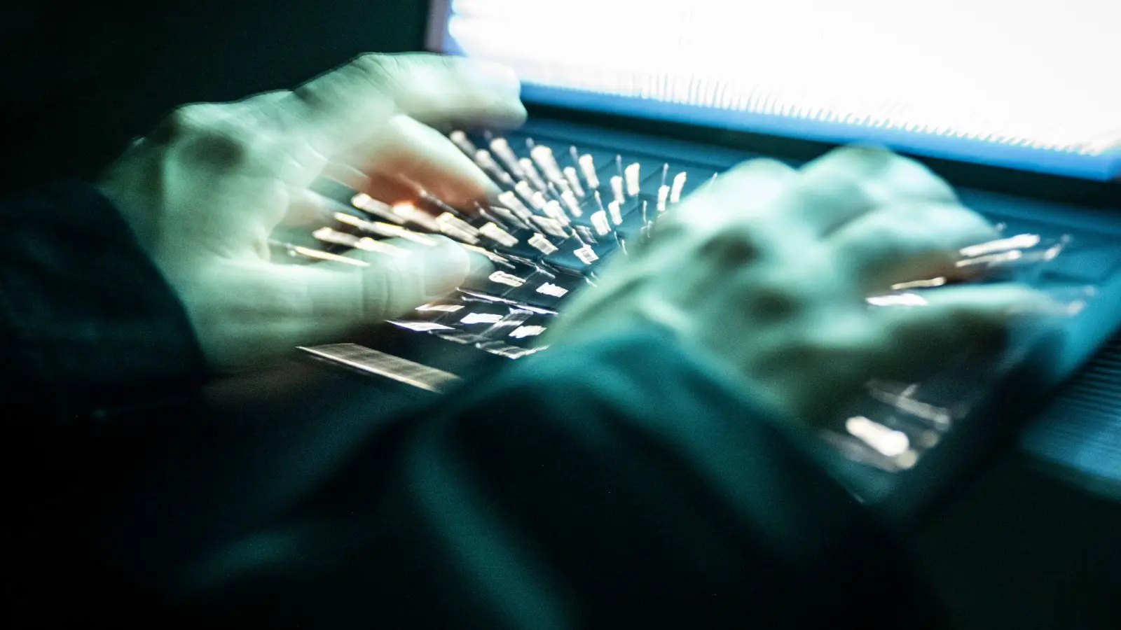 Bis Dezember sind in dem nicht öffentlichen Verfahren vor der Jugendkammer 82 Verhandlungstermine anberaumt. (Symbolbild) (Foto: Philip Dulian/dpa)