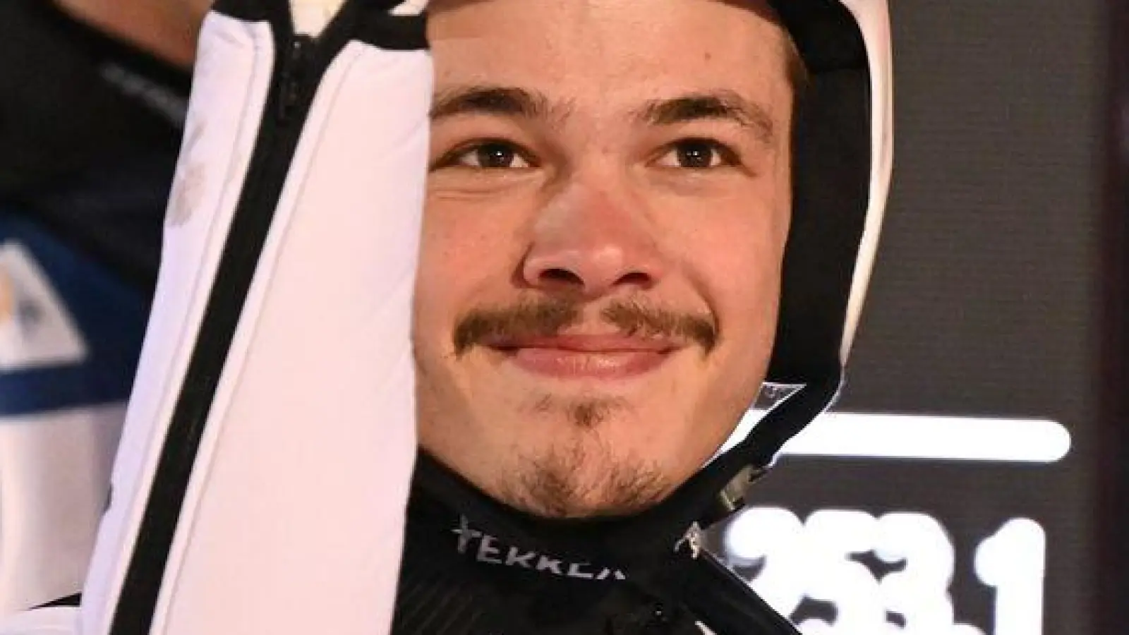 Philipp Raimund freut sich über Platz drei. (Foto: Swen Pförtner/dpa)