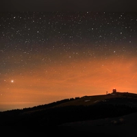 Das Unesco-Biosphärenreservat Rhön bietet einen beeindruckenden Blick auf die Milchstraße und tausende Sterne. (Foto: Arnulf Müller/dpa/dpa-tmn)