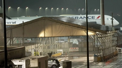 Das Air France Flugzeug musste wegen Brandgeruchs auf dem Münchner Flughafen notlanden. (Foto: Ehsan Monajati/dpa)