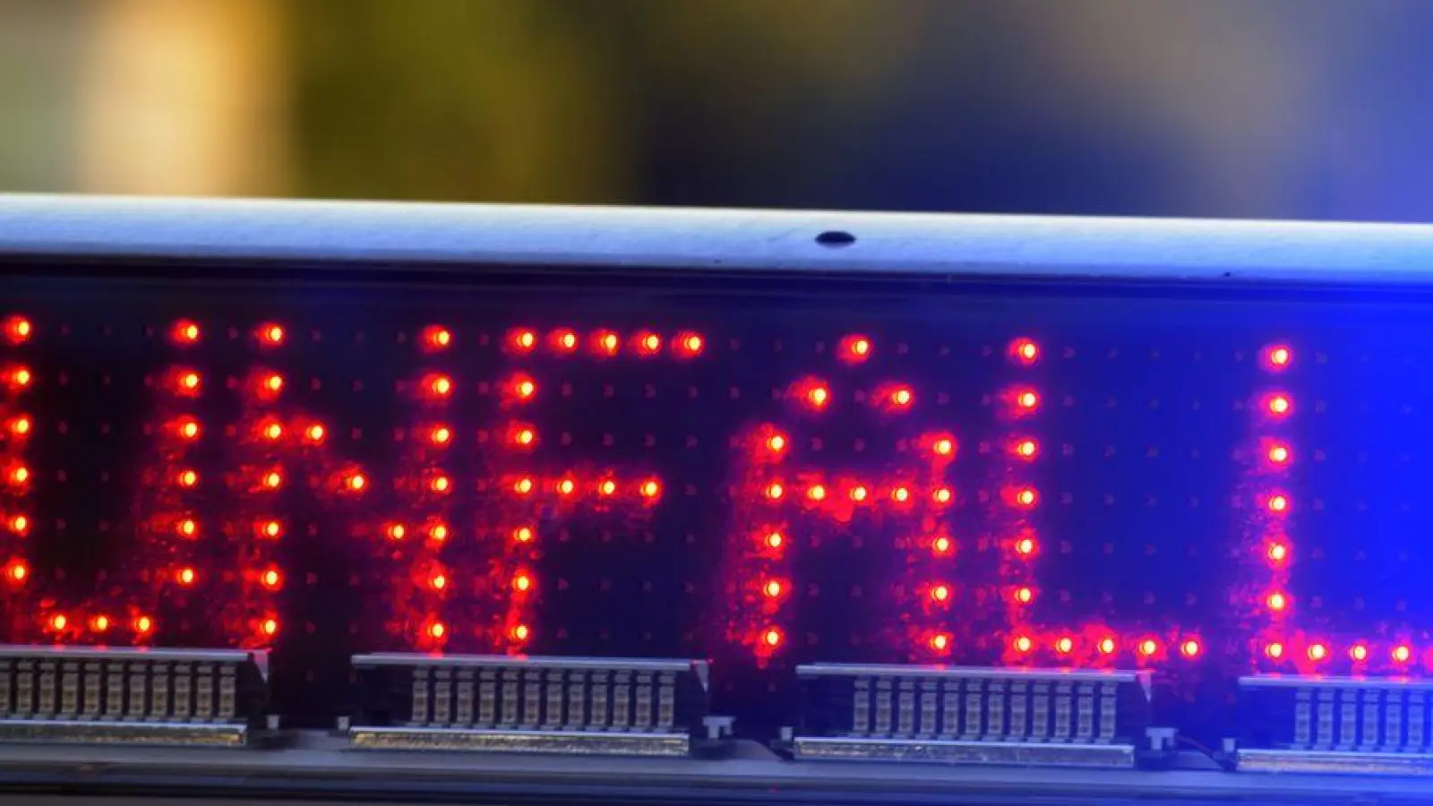 Die Bundesstraße 299 ist derzeit zur Unfallaufnahme gesperrt. (Symbolbild) (Foto: Stefan Puchner/dpa)
