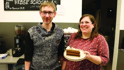 Theresa Ulm ist eine der HeimatUnternehmerinnen und hat ihre Konditorei in Leutershausen eröffnet. Unterstützt wird sie von Ihrem Mann Christian Klasen. (Foto: Mathias Neigenfind)