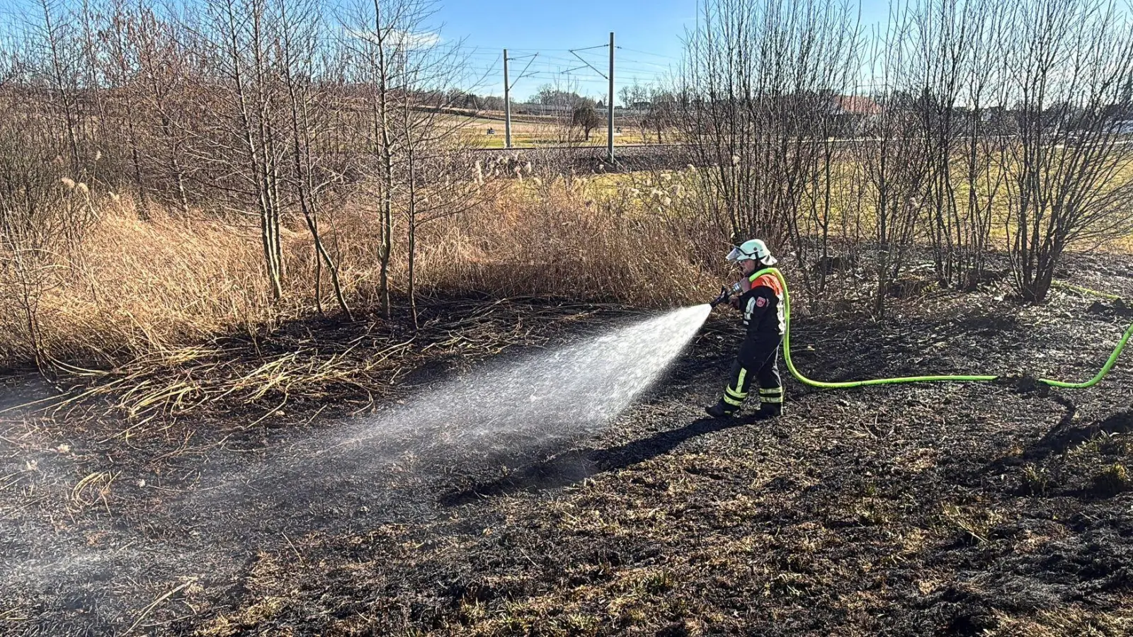 Rund 20 Brände zählte die Feuerwehr. (Foto: Schmelzer/Vifogra/dpa)