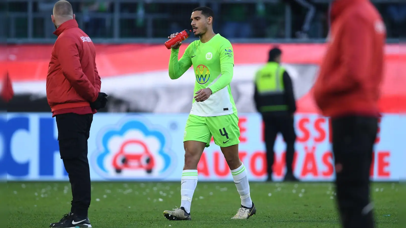 Verlässt den VfL Wolfsburg und wechselt nach England: Der französische Abwehrspieler Maxence Lacroix. (Foto: Swen Pförtner/dpa)