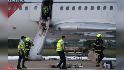 Eigentlich sollen Flugzeug-Evakuierungen maximal 90 Sekunden dauern. (Archivbild) (Foto: Pavel Neubauer/TASR/dpa)