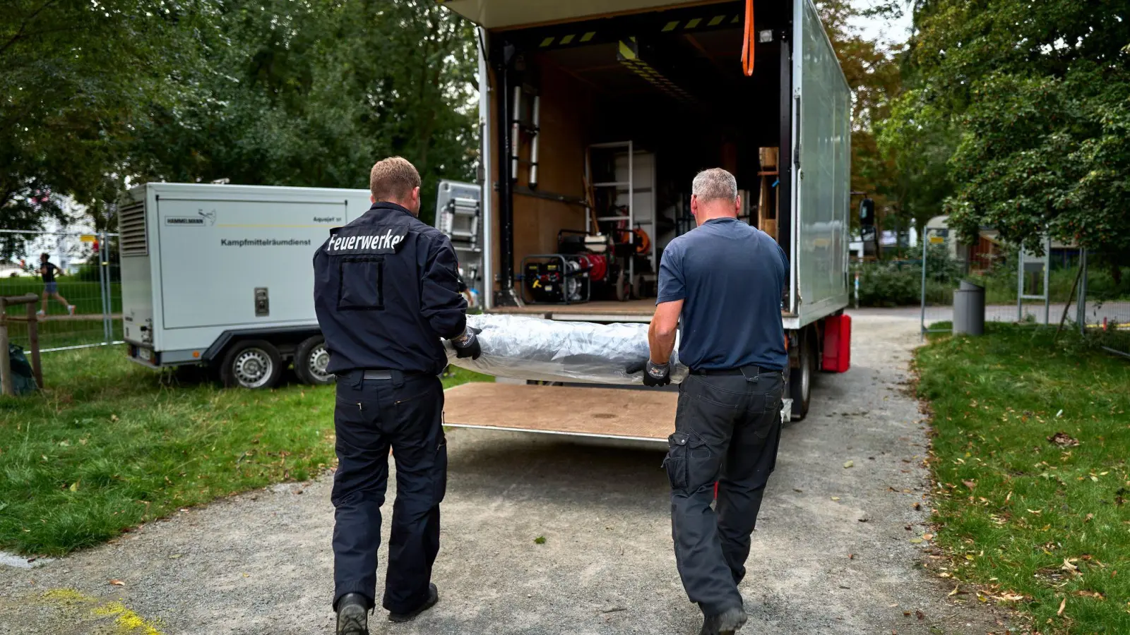 Die in Berlin-Mitte gefundene Brandbombe gilt nach Experteneinschätzung als nicht gefährlich.  (Foto: Michael Ukas/dpa)