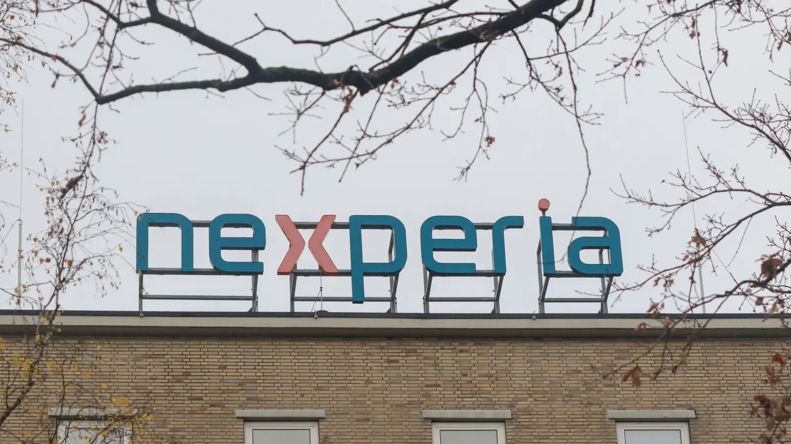 Nexperias Halbleiter werden in der Autoindustrie gebraucht. (Archivbild)  (Foto: Bodo Marks/dpa)