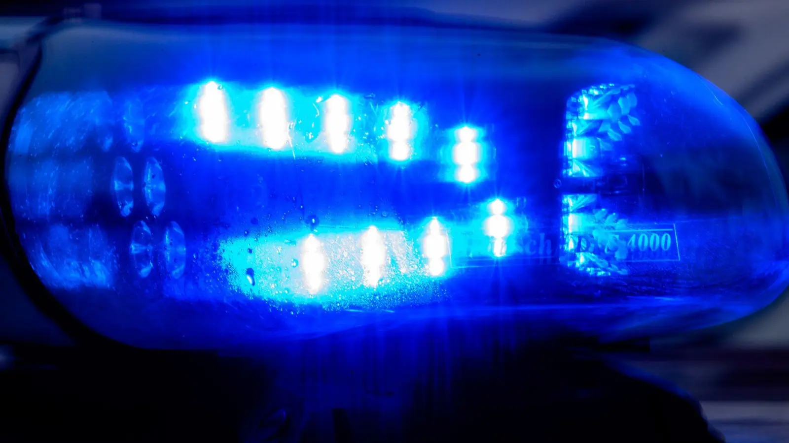 Die Polizei fuhr nach dem Notruf mit mehreren Streifen und zusätzlichen Kräften zur Einsatzstelle. (Symbolbild) (Foto: Klaus-Dietmar Gabbert/dpa)