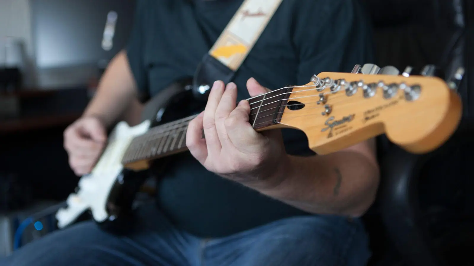 Vor allem Männer integrieren regelmäßig Hobbys in die Arbeitszeit im Home-Office. (Foto: Silvia Marks/dpa-tmn)