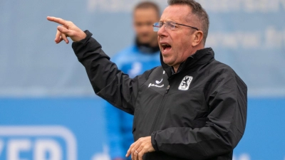 Markus Kauczinski hat 1860 München zurück ins Aufstiegsrennen geführt. (Archivbild) (Foto: Peter Kneffel/dpa)