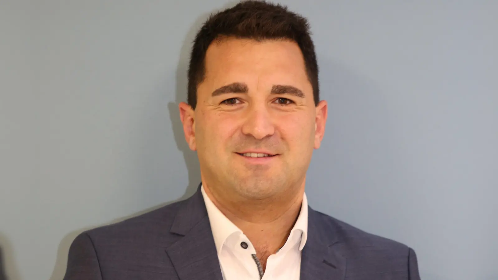 Volkan Mertkan bewirbt sich um den Bürgermeisterposten in Weihenzell. (Foto: Alexander Biernoth)