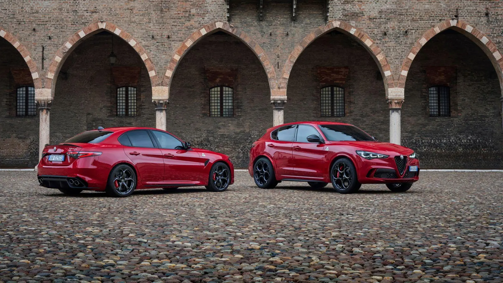 Alfa Romeo bringt seine Modelle Giulia (l) und Stelvio als V6-Benziner zurück. (Foto: Max Sarotto/Alfa Romeo/dpa-tmn)