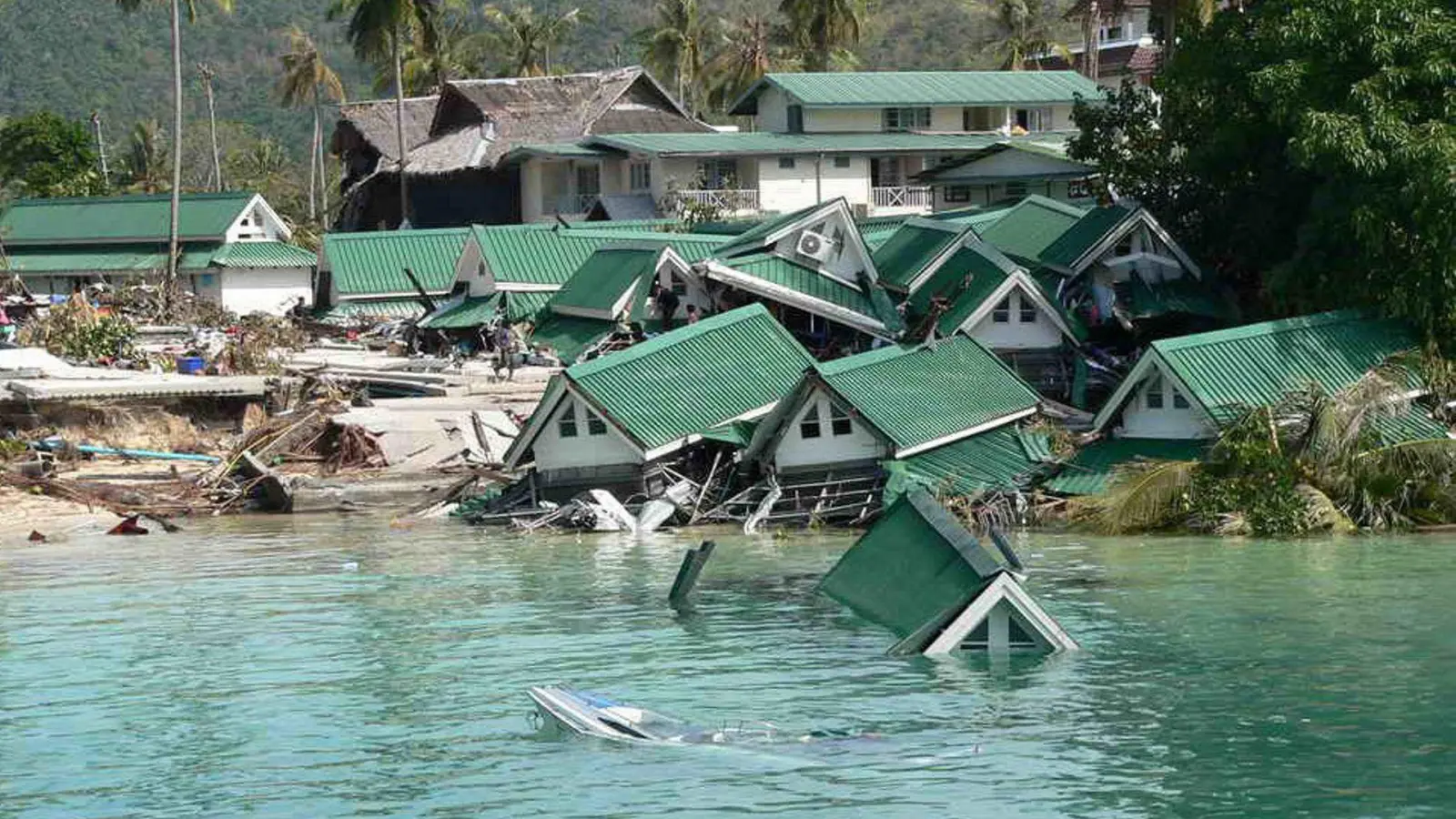 Eigentlich wollte Anne Junhom am 26. Dezember 2004 auf die Insel Koh Phi Phi reisen – doch der Tsunami verwüstete alles. (Archivbild: picture alliance / dpa)