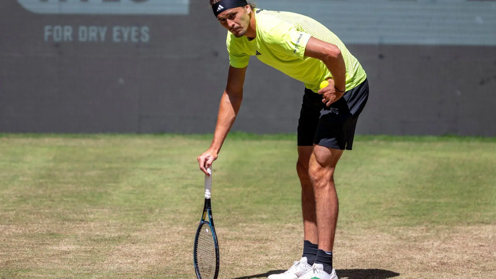Alexander Zverev hatte zu Beginn mit gesundheitlichen Problemen zu kämpfen. (Foto: David Inderlied/dpa)