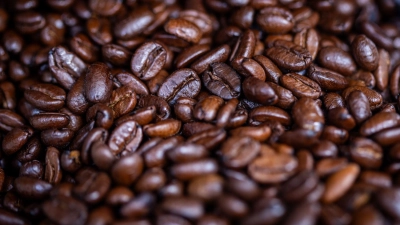 Umfragen zufolge trinken 68 Prozent der Menschen in Deutschland täglich Kaffee, 15 Prozent mehrmals wöchentlich. (Archivbild) (Foto: Jens Büttner/dpa)