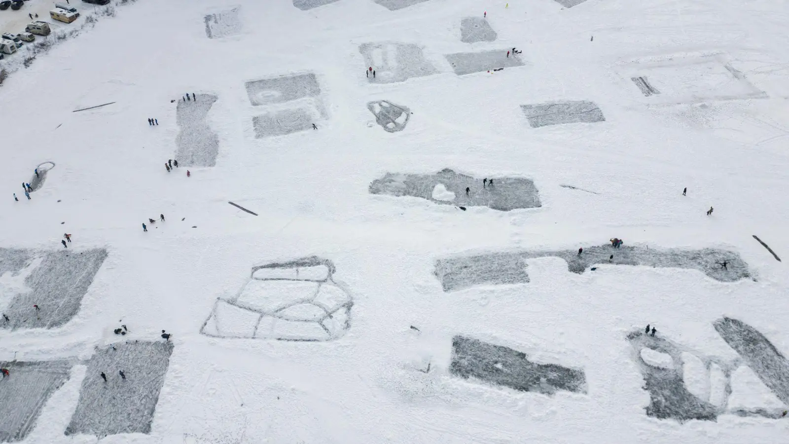 Winterfreuden in Bayern (Foto: Peter Kneffel/dpa)