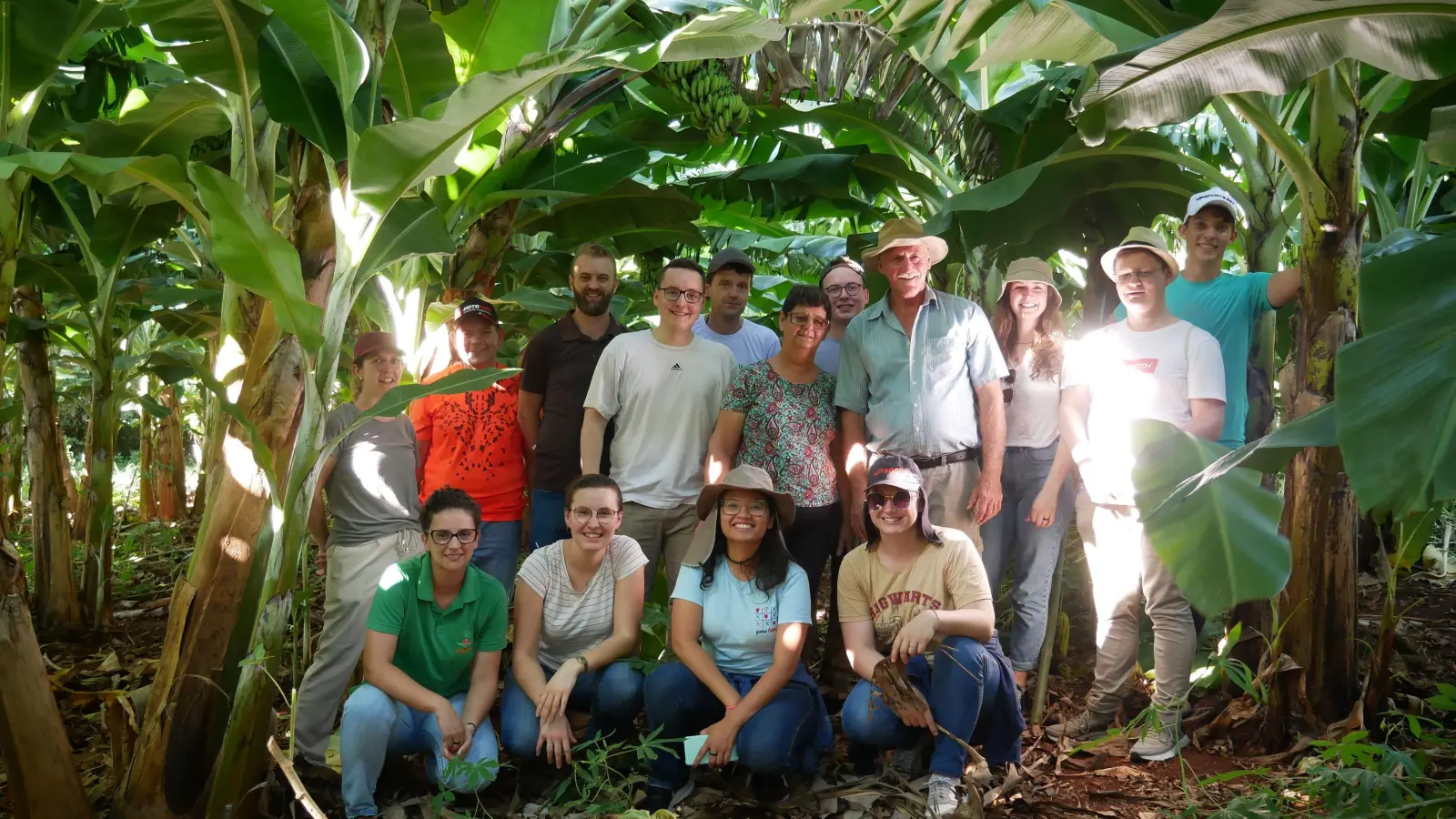 Teilnehmer beider Partnergruppen zu Gast auf dem Hof von Familie Braun in Brasilien – genauer gesagt in Marechal Cândido Rondon. (Foto: Friedel Röttger)