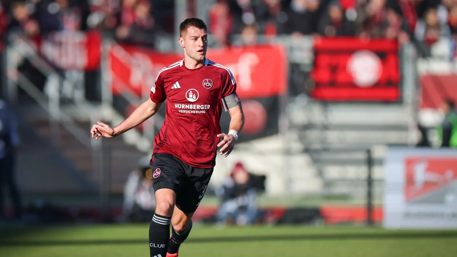 Robin Knoche verlässt den 1. FC Nürnberg. (Archivbild) (Foto: Daniel Karmann/dpa)