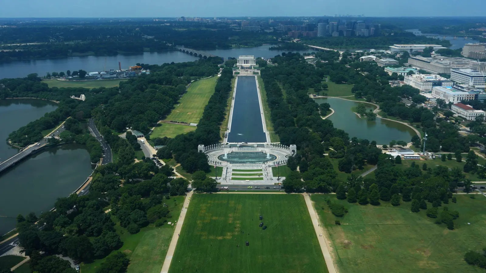 Am Sonntag sollen am Lincoln Memorial Feierlichkeiten anlässlich des 80. Geburtstages von Donald Trump stattfinden (Foto: Julia Demaree Nikhinson/AP/dpa)