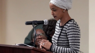 Bundesbeamte haben laut US-Medien eine Durchsuchung bei der linken demokratischen US-Abgeordneten Ilhan Omar durchgeführt. (Archivbild) (Foto: Richard Tsong-Taatarii/Star Tribune via AP/dpa)