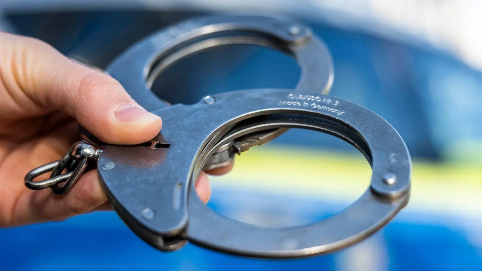 Der Tatverdächtige wurde festgenommen und einem Ermittlungsrichter vorgeführt. (Symbolbild) (Foto: David Inderlied/dpa)