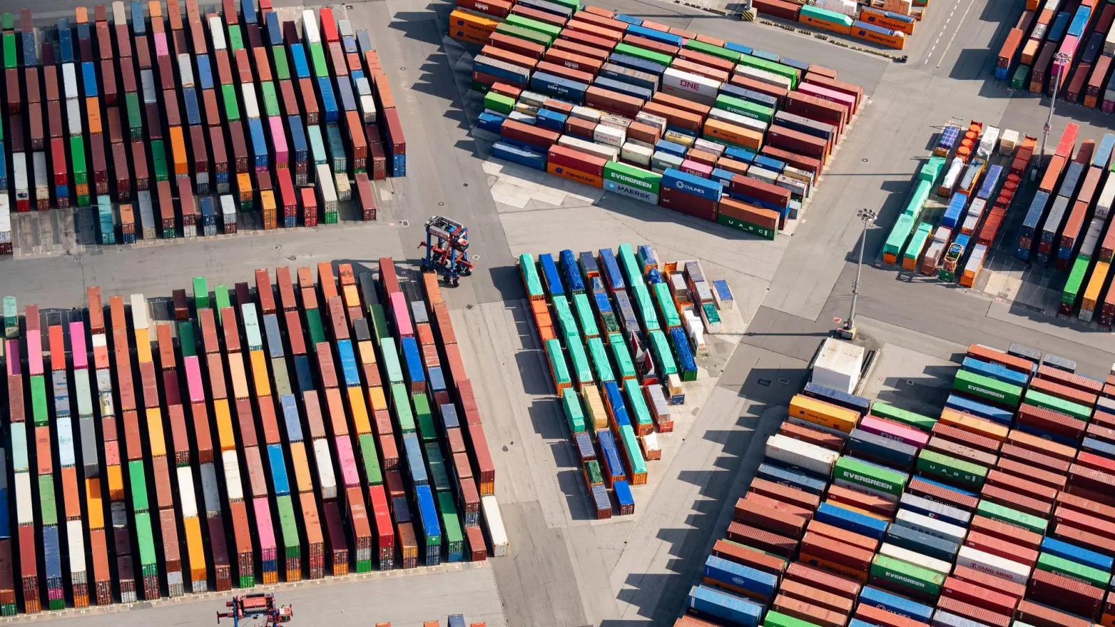 Die Exportaussichten der deutschen Wirtschaft sind etwas besser. (Archivbild)  (Foto: Daniel Reinhardt/dpa)