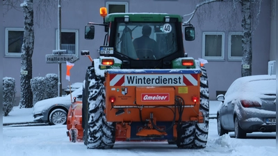 Die Räumdienste der Städte und Gemeinden hatten am Freitagmorgen in Westmittelfranken viel zu tun. (Foto: Andreas Reum)