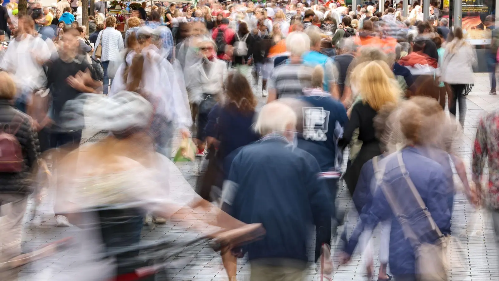Ein Bericht der EU zeigt, dass deren Bevölkerung altern und schrumpfen wird. (Symbolbild) (Foto: Jan Woitas/dpa)
