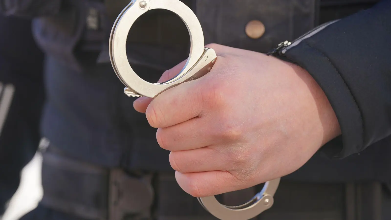 Im November wurden der 20 Jahre alte Verdächtige und die 21 Jahre alte Verdächtige in Niederösterreich festgenommen. (Symbolbild) (Foto: Marcus Brandt/dpa)