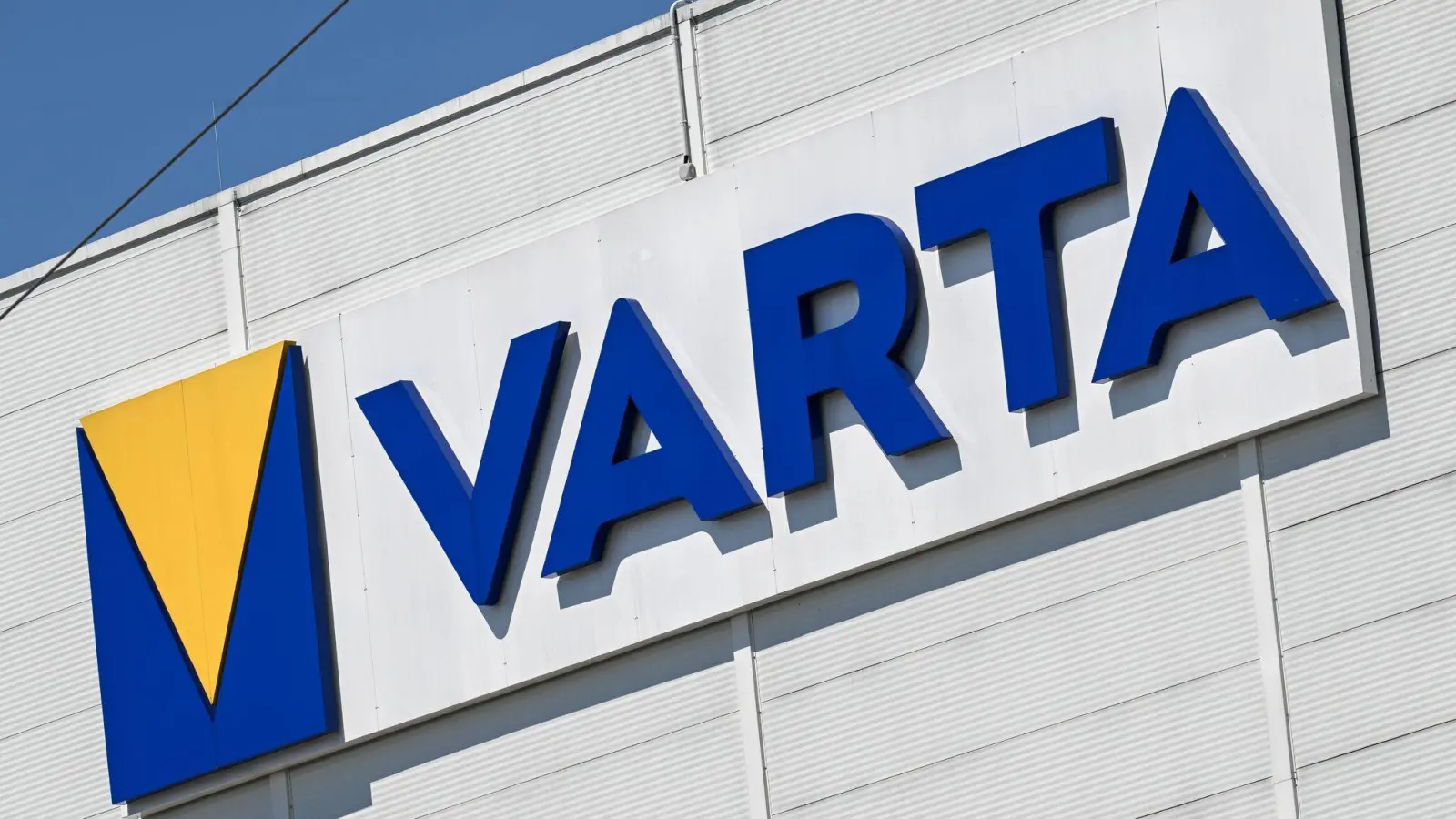 Varta: Langfristige Perspektive durch Verkauf an Investor? (Archivbild) (Foto: Marius Bulling/dpa)