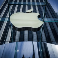 Der Börsenwert von Apple stieg über die Marke von fünf Billionen Dollar. (Archivbild) (Foto: Michael Kappeler/dpa)
