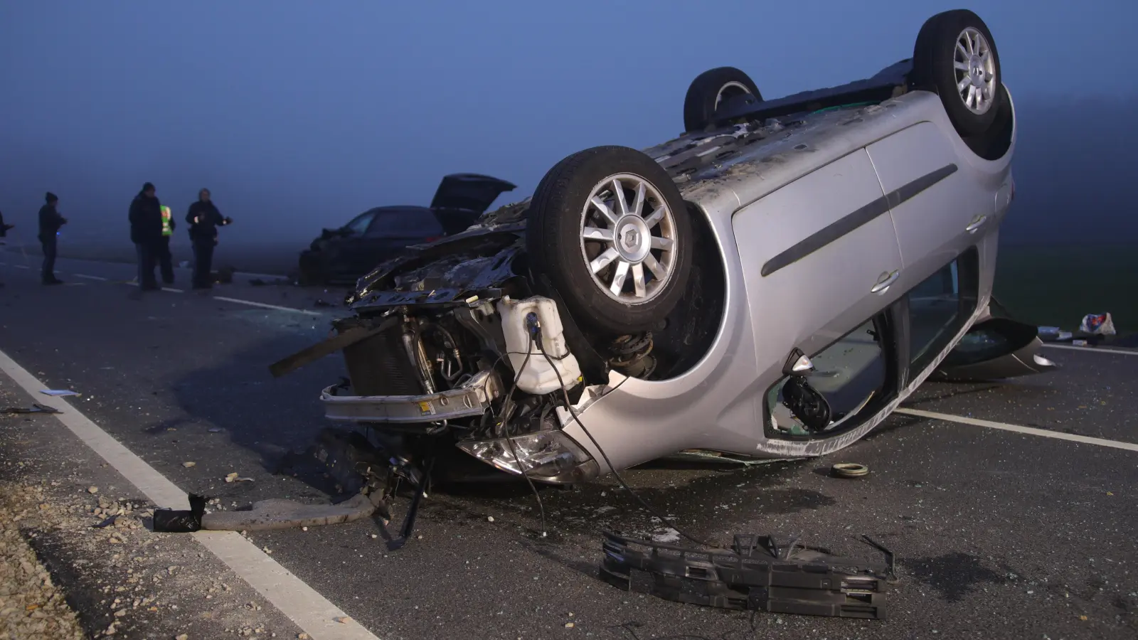 Auf der B13 bei Merkendorf (Landkreis Ansbach) kam es am Montagnachmittag zu einem schweren Unfall. (Foto: NEWS5 / Markus Zahn)