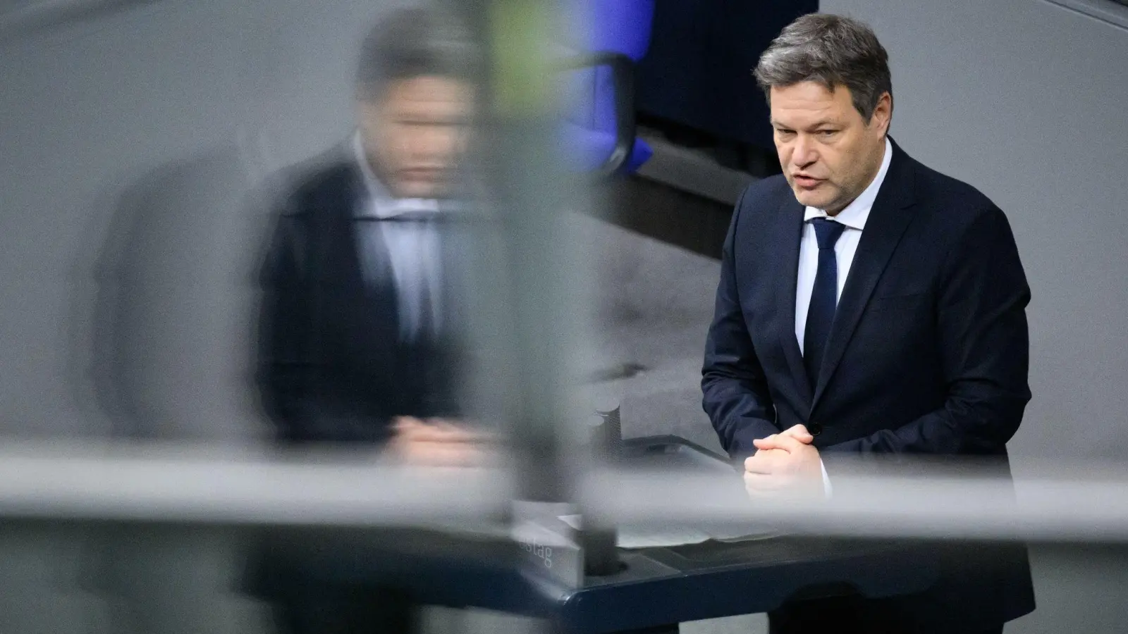 Bundeswirtschaftsminister Robert Habeck (Bündnis 90/Die Grünen) gibt bei der Plenarsitzung im Deutschen Bundestag eine Regierungserklärung zum Jahreswirtschaftsbericht. (Foto: Bernd von Jutrczenka/dpa)